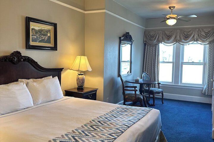 Room 6 of 37