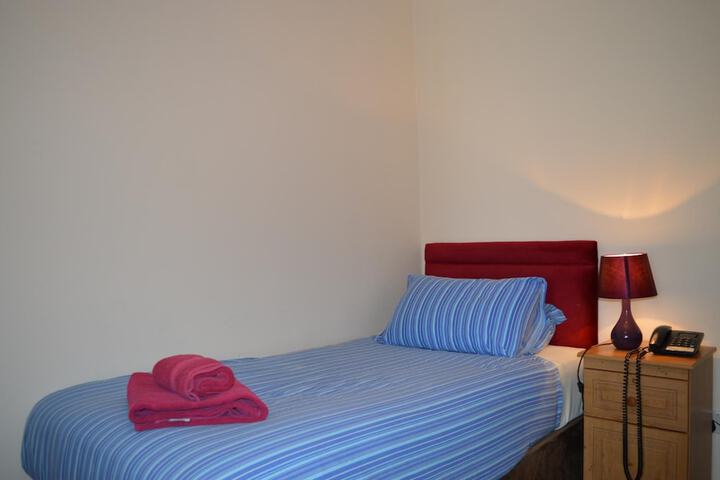 Room 11 of 27