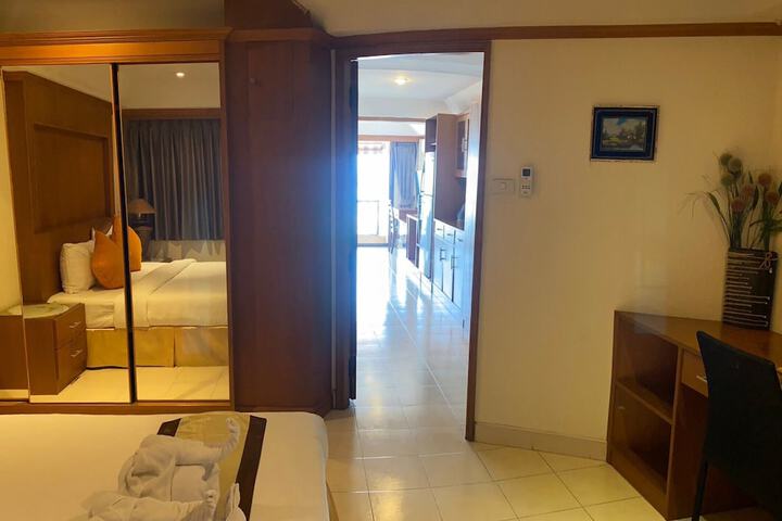 Room 35 of 84