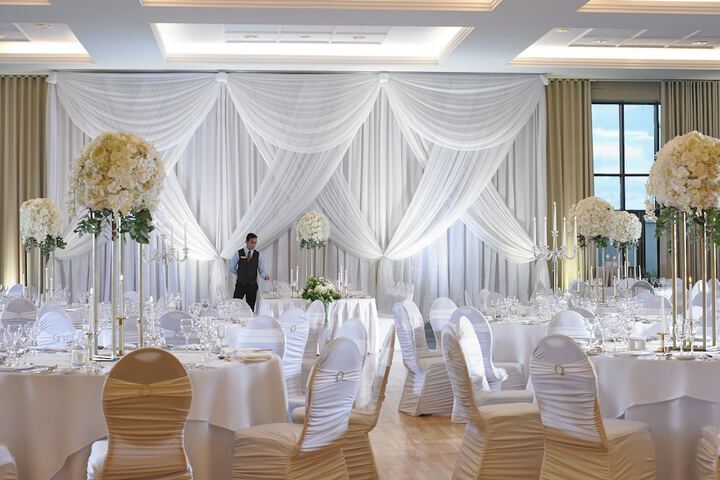 Ballroom/Hall 13 of 18