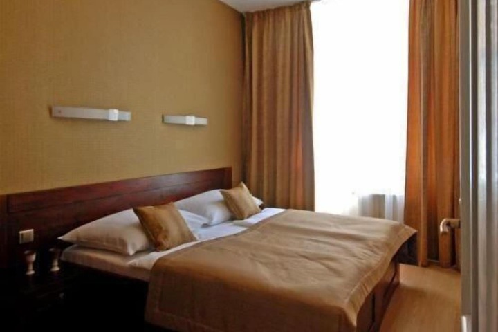 Room 5 of 38