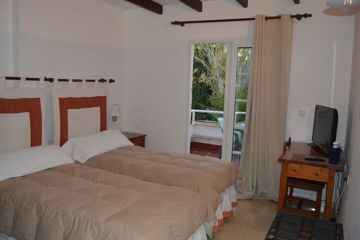 Room 2 of 38