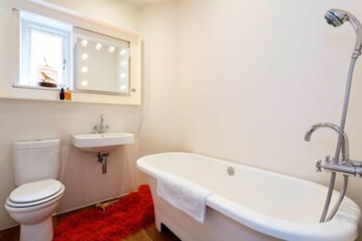 Room 2 of 18