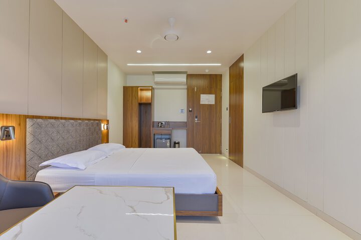 Room 13 of 38