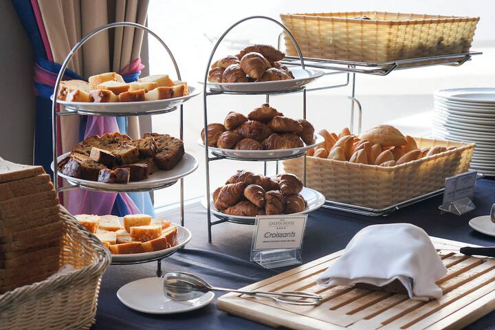 Breakfast/Coffee Service 72 of 113