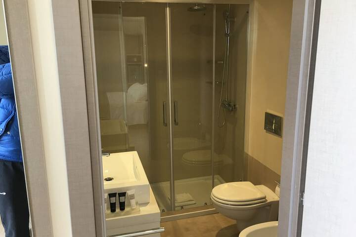 Room 13 of 26