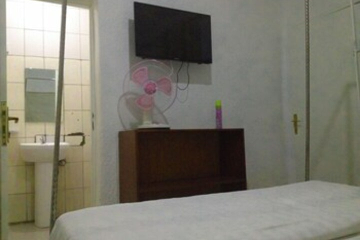 Room 10 of 25