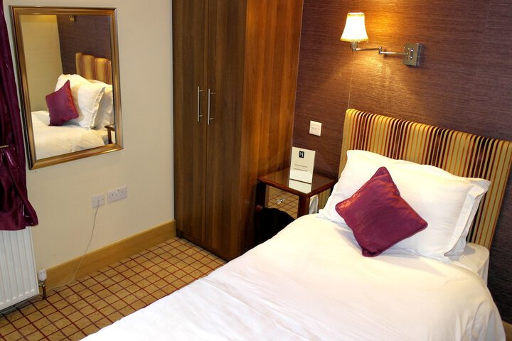 Room 13 of 48