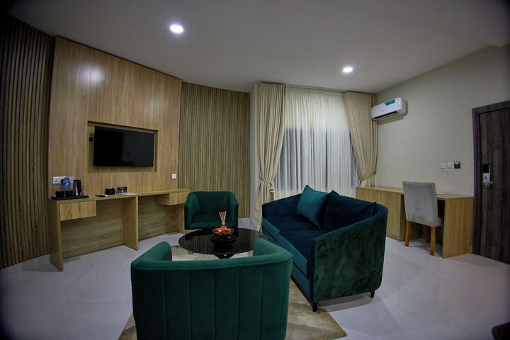 Room 28 of 82