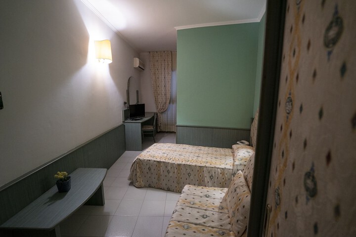 Room 7 of 13
