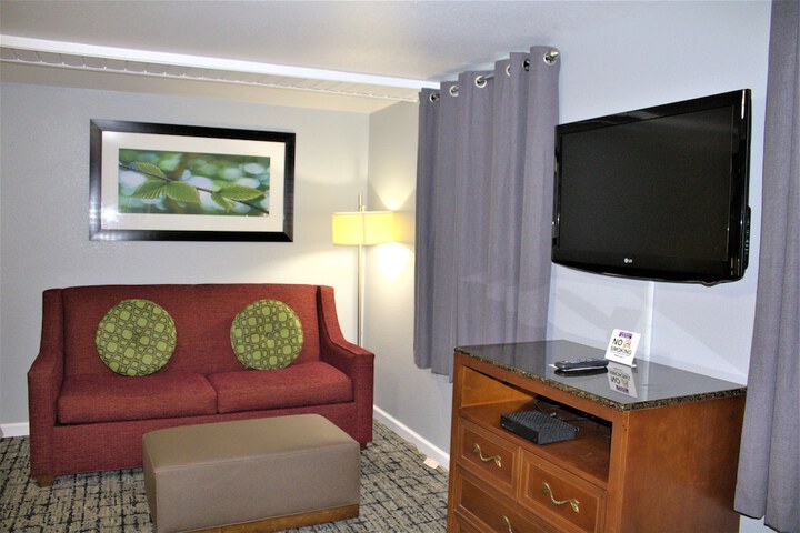 Lounge 85 of 112