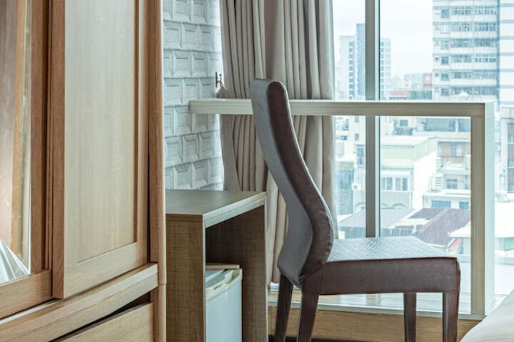 Room 32 of 81