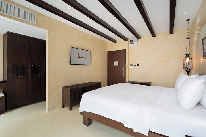 Room 25 of 84