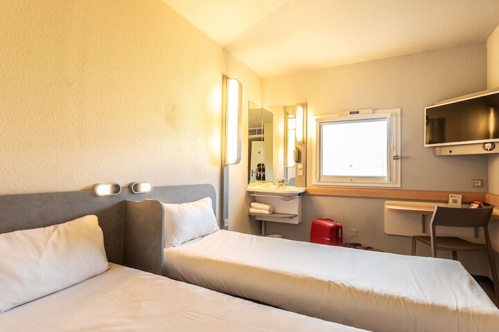 Room 20 of 34
