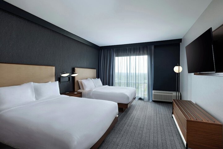 Room 8 of 34