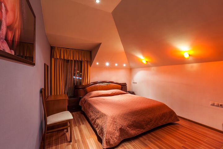 Room 10 of 57