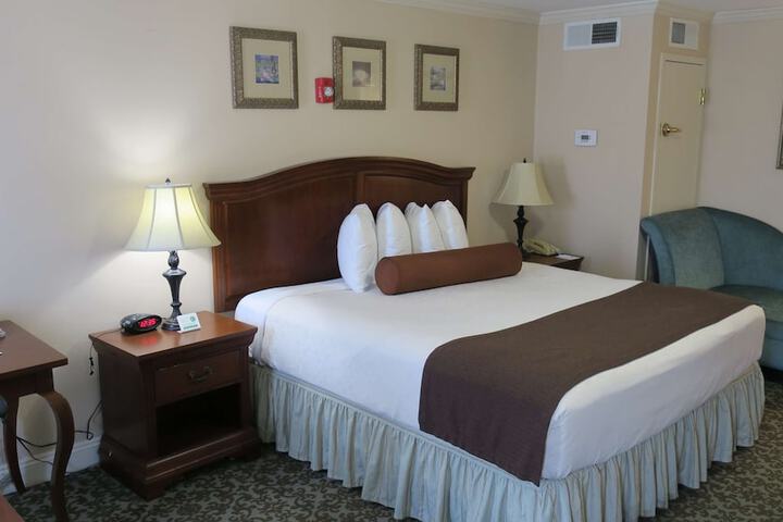 Room 8 of 32