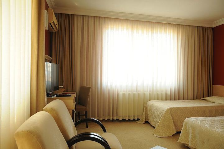 Room 5 of 33