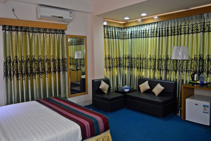 Room 4 of 36