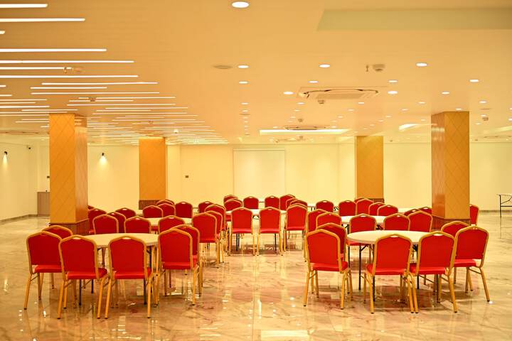 Business Center 21 of 24