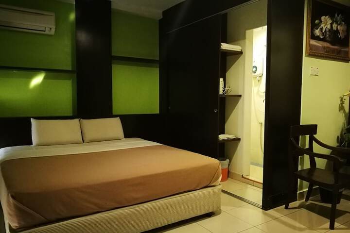 Room 4 of 10
