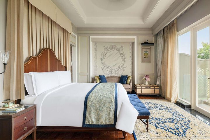 Room 43 of 320