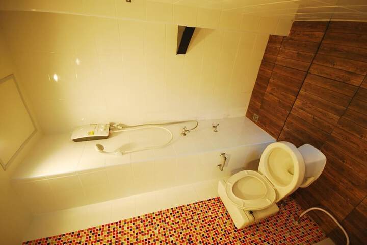 Room 16 of 19