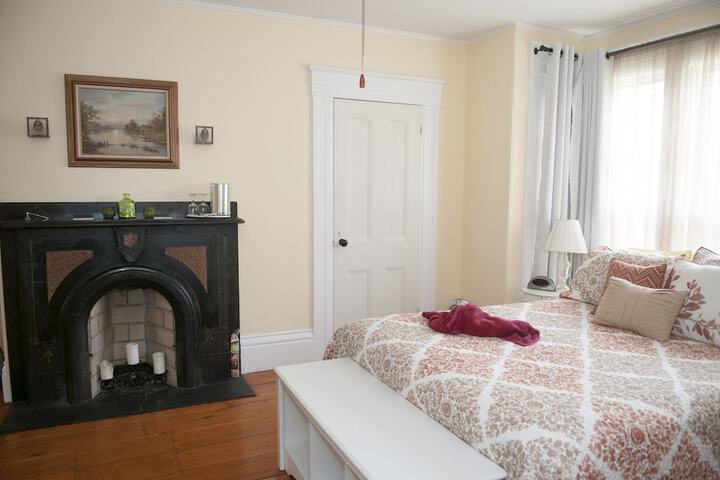 Room 12 of 22