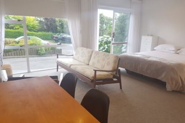 Room 11 of 16
