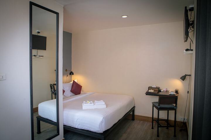 Room 6 of 44