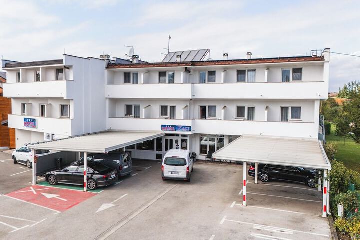 Hotel 94 of 94