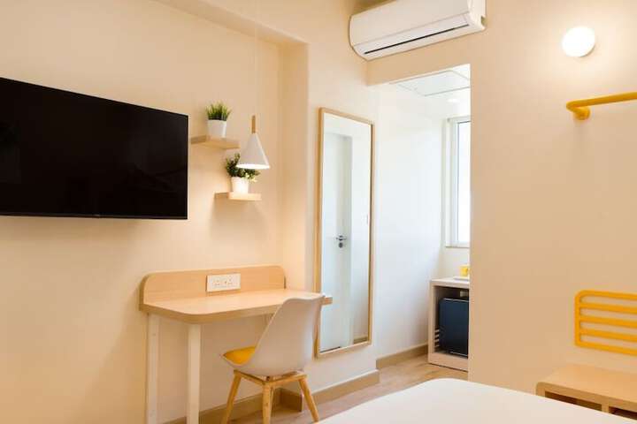 Room 11 of 24