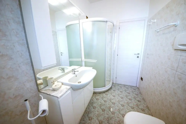 Room 7 of 20