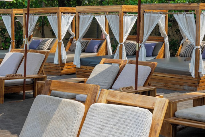 Sundeck 124 of 140