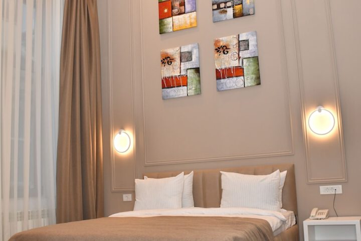Room 4 of 37