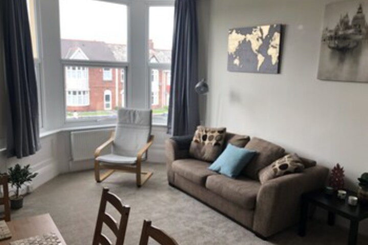 Lounge 12 of 22