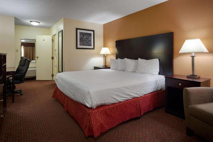 1 King Bed Exterior Building (7 of 8)