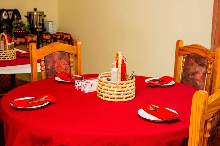 Dining 16 of 19