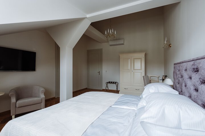 Room 28 of 70
