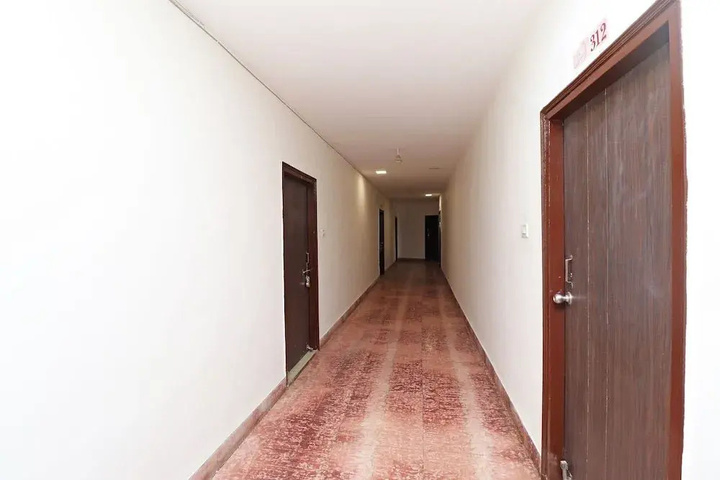 Room 9 of 12