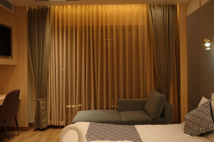 Room 10 of 28