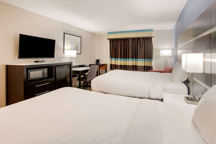 2 Queen Beds (7 of 11)