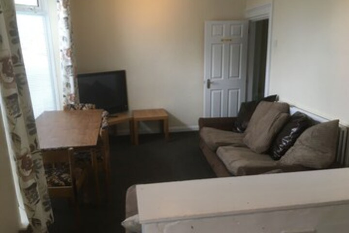 Lounge 22 of 41