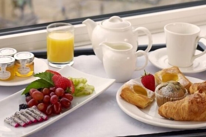 Breakfast/Coffee Service 121 of 128