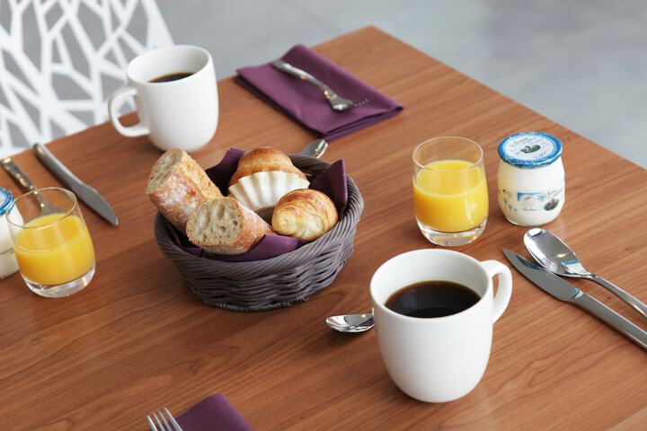 Breakfast/Coffee Service 23 of 40