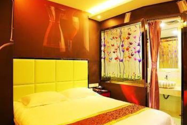 Room 2 of 9