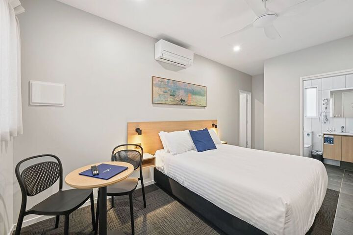 Room 27 of 120