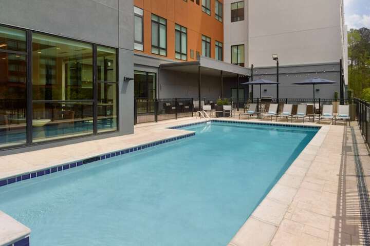 Swimming pool at Courtyard by Marriott Birmingham Grandview