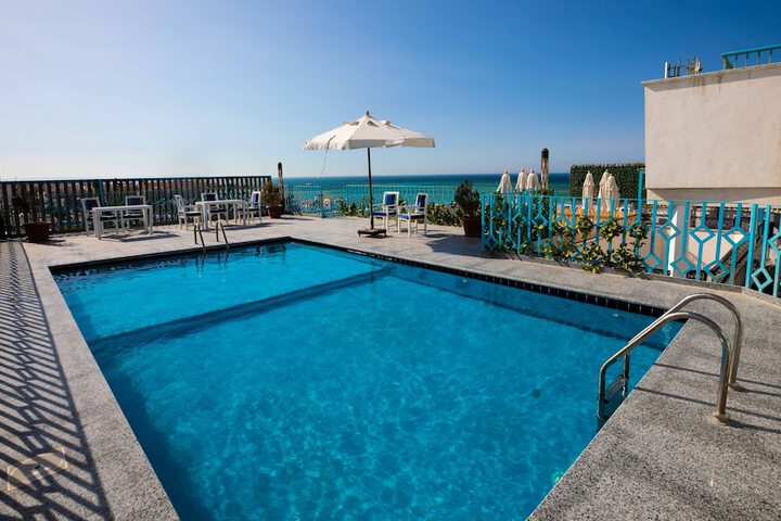 Pool 37 of 76