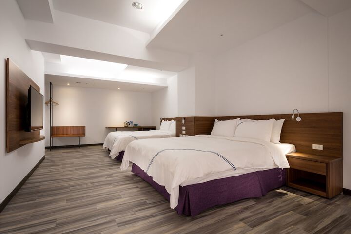 Room 8 of 34